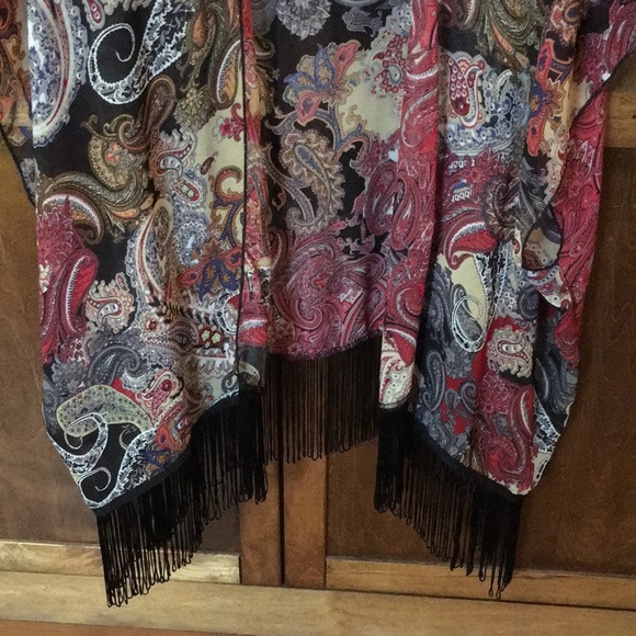 E & K clothing kimono. - Picture 6 of 7